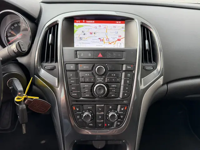 Opel Astra 1.6 Turbo Cosmo 2014 Benzine 30