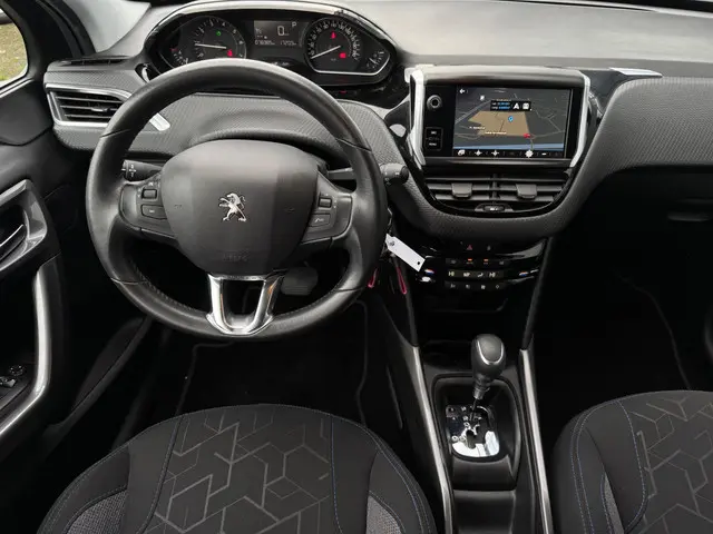 Peugeot 2008 1.2 PureTech Blue Lease Allure 2019 Benzine 23