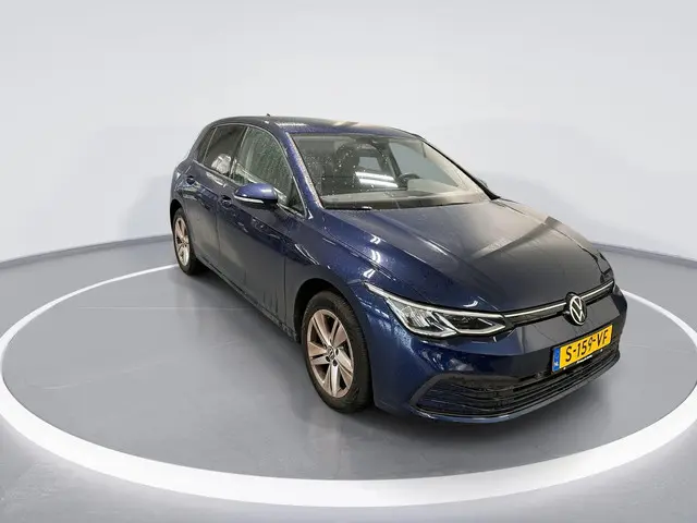 Volkswagen Golf 1.0 eTsi 110pk DSG Life 2023 Benzine 4
