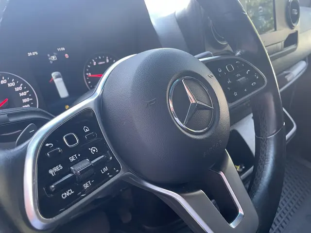 Mercedes-Benz Sprinter L2H2 2022 Diesel 40