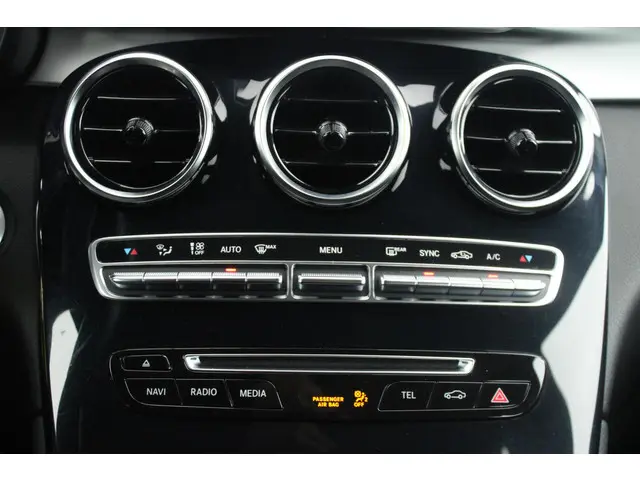 Mercedes-Benz GLC 250 4MATIC Business 2017 Benzine 13