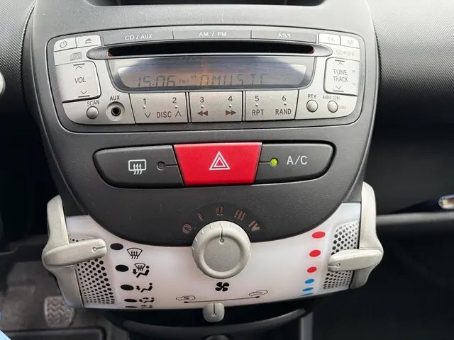 Peugeot 107 1.0 Active 2014 Benzine 16