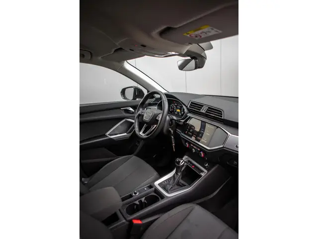 Audi Q3 45 TFSI e edition 2023 Hybride Benzine 9