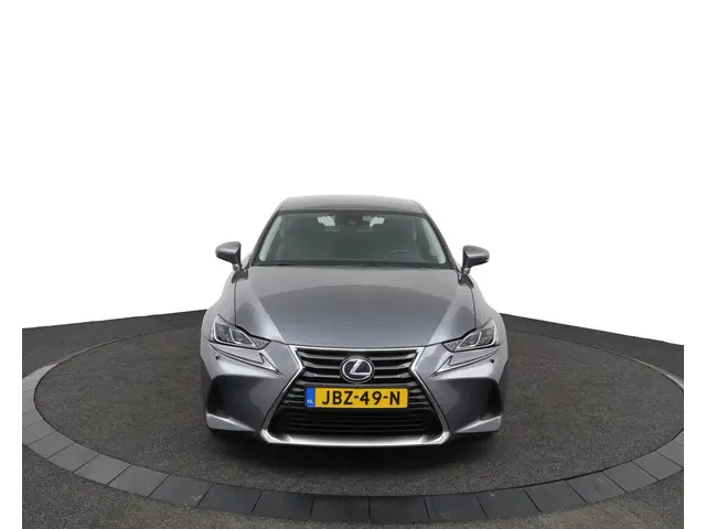 Lexus IS 300h Luxury Line 2018 Hybride Benzine 16