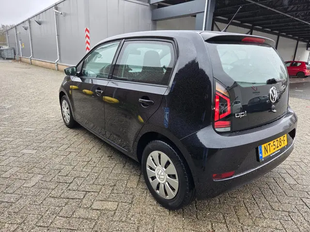 Volkswagen up! 1.0 BMT move up! 2017 Benzine 4