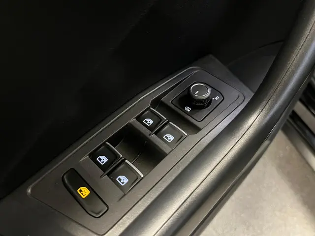 Volkswagen T-Roc 1.5 TSI Style 2019 Benzine 32