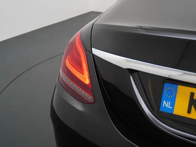Mercedes-Benz C-Klasse C 300 AMG line 2019 Benzine 3