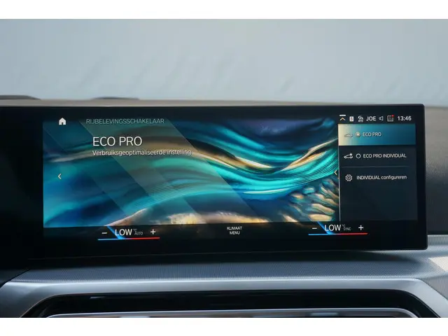 BMW 3 Serie Touring 320i 2024 Benzine 26