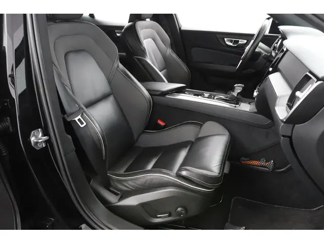 Volvo S60 2.0 T4 R-Design 2020 Benzine 28