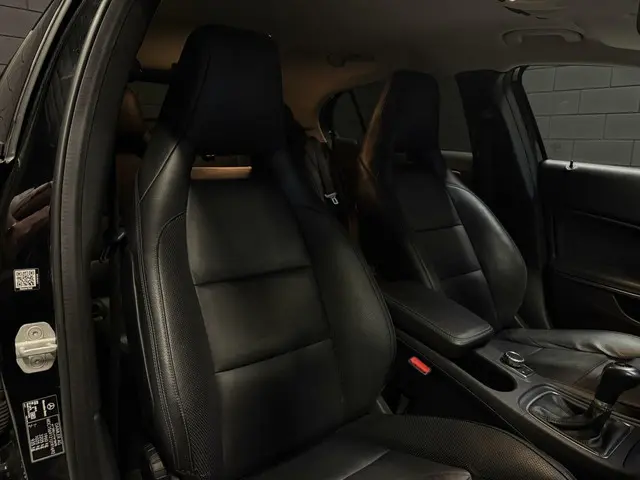 Mercedes-Benz GLA 180 d Prestige 2015 Diesel 25