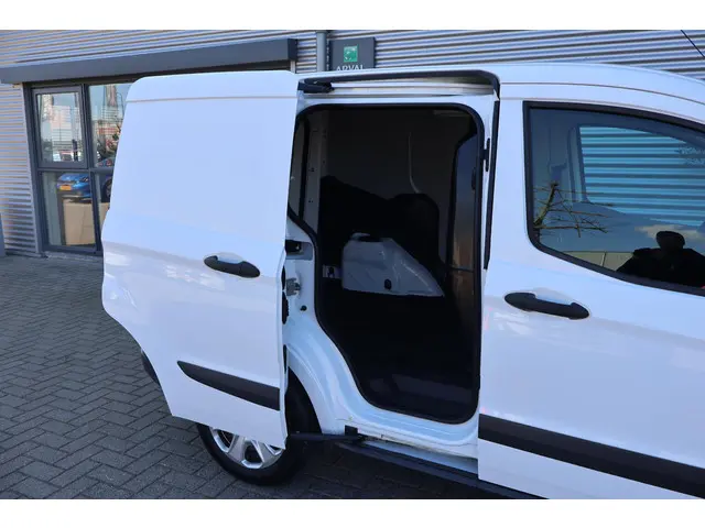 Ford Transit Courier 3