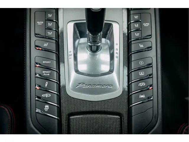 Porsche Panamera 4.8 GTS 2015 Benzine 39