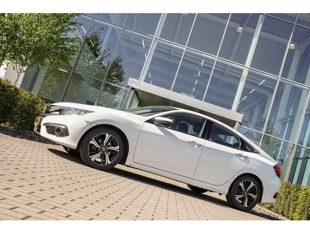 Honda Civic 1.5i VTEC ELEGANCE TURBO 182 PK 2018 Benzine 13