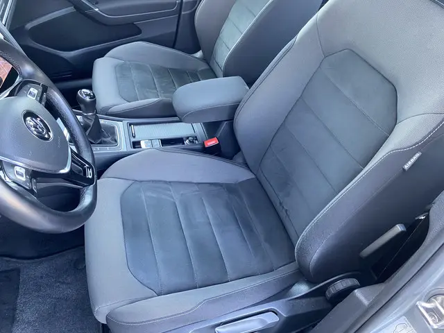 Volkswagen Golf 1.5 TSI Highline 2018 Benzine 13