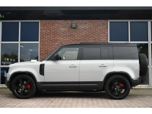Land Rover Defender 110 3.0 D250 2023 Diesel 44