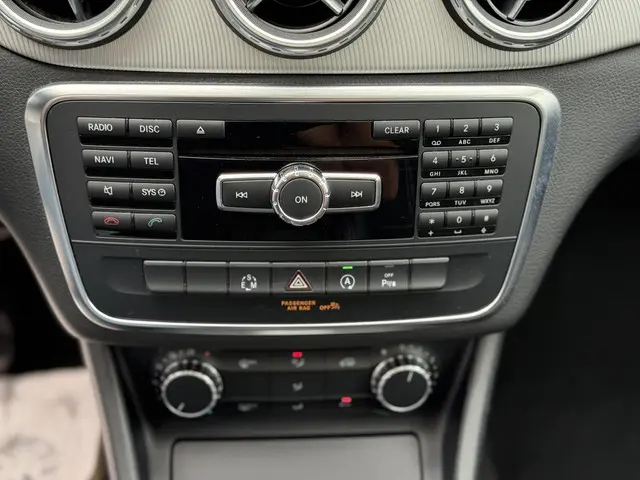 Mercedes-Benz GLA 200 Ambition 2015 Benzine 17