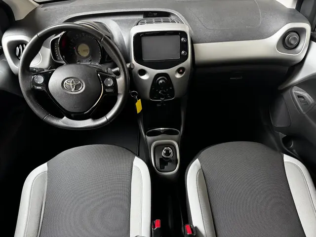 Toyota Aygo 1.0 VVT-i x-play automaat 2017 Benzine 17