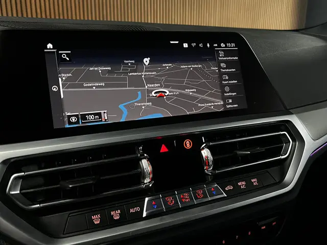 BMW 3 Serie 320i M-sport 2019 Benzine 16