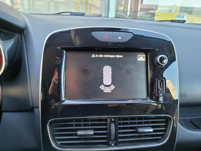 Renault Clio Estate 0.9 TCe Limited 2019 Benzine 12