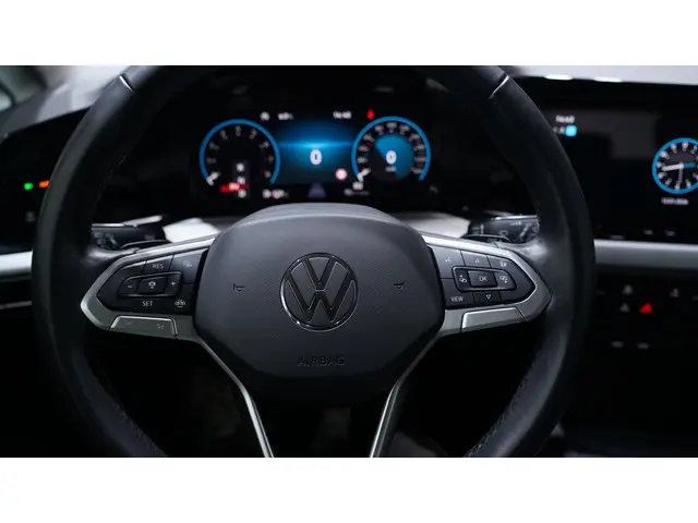 Volkswagen Golf 1.5 eTSI Life Business 2023 Benzine 18