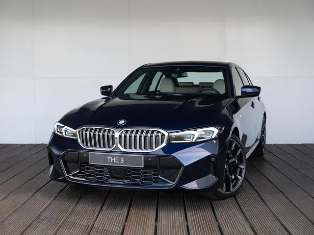BMW 3 Serie Sedan 330i 2025 Benzine 39