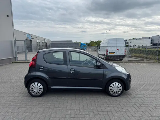 Peugeot 107 1.0 Active 2012 Benzine 4