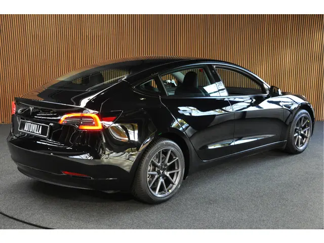 Tesla Model 3 RWD 2023 Elektrisch 5
