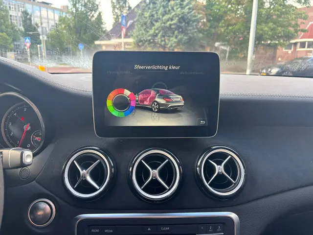 Mercedes-Benz CLA 180 AMG EDITION PANO NAP 2017 Benzine 32