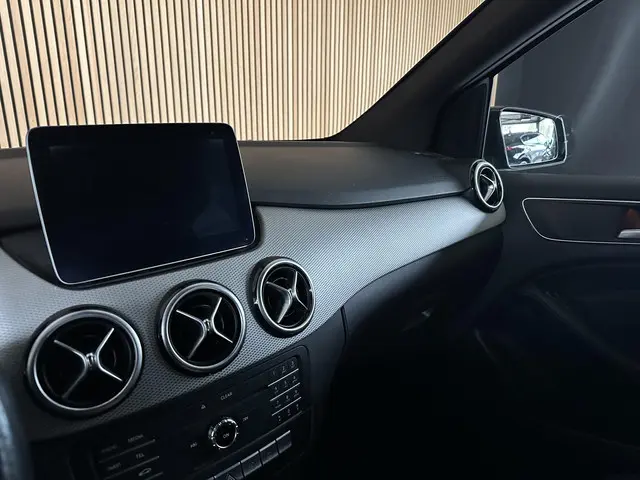 Mercedes-Benz B-Klasse 180 AMG-Pakket 2017 Benzine 16