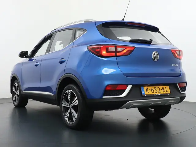 MG ZS-EV 3