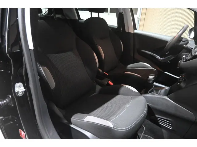 Peugeot 208 1.2 PureTech Style 2015 Benzine 9