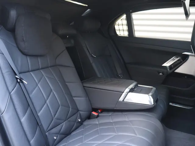 BMW 7 Serie 750e xDrive 2025 Hybride Benzine 12