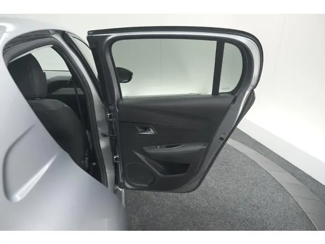 Peugeot 208 PureTech 100 Allure 2022 Benzine 62
