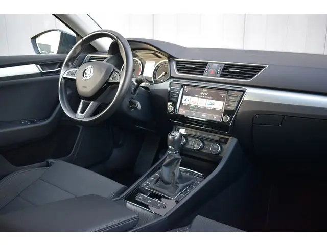 Škoda Superb Combi 1.4 TSi Ambition 2017 Benzine 2
