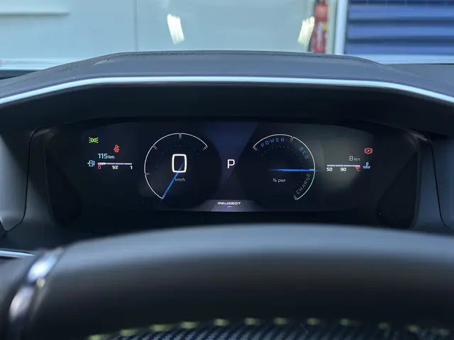 Peugeot 2008 1.2 Hybrid 145 GT 2026 Hybride Benzine 32