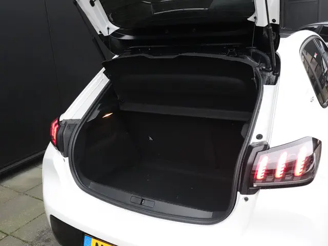 Peugeot 208 1.2 PureTech GT Pack 2021 Benzine 17