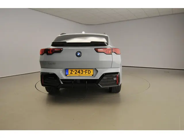 BMW iX2 xDrive30 2024 Elektrisch 5