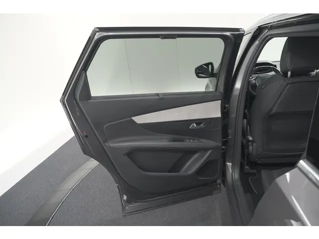 Peugeot 5008 PureTech 130 EAT8 GT 2023 Benzine 63