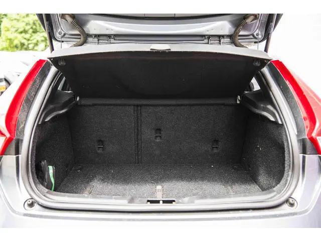 Volvo V40 1.5 T3 Polar+ Sport 2019 Benzine 31