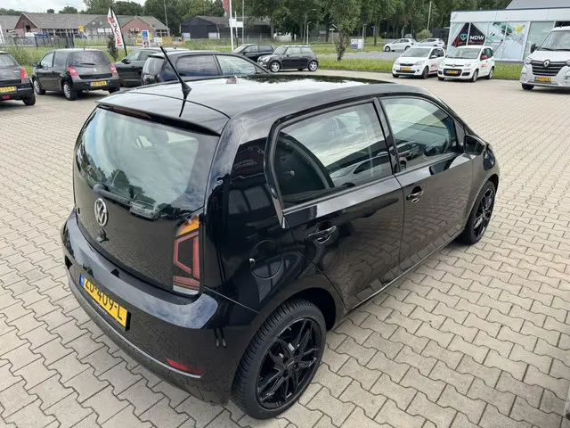 Volkswagen up! 1.0 BMT move up! 2019 Benzine 21