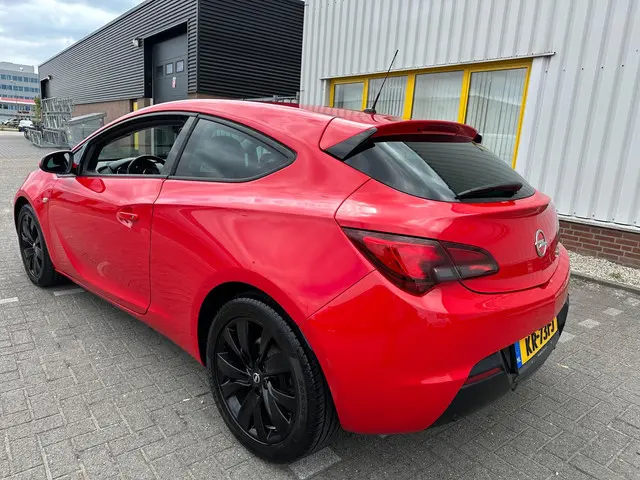 Opel Astra GTC 1.4 Turbo Design Edition 2015 Benzine 4