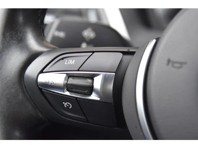 BMW 1 Serie 118i Executive 2018 Benzine 16