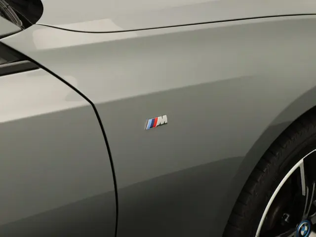 BMW 3 Serie Sedan 330e 2024 Hybride Benzine 36