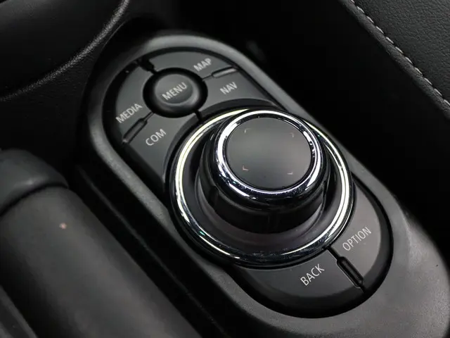 MINI 3-Deurs Cooper 2023 Benzine 24