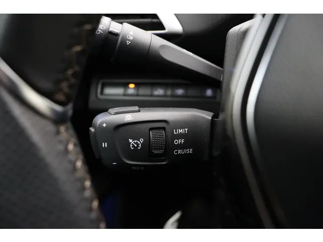 Peugeot 5008 1.2T 130pk GT 2023 Benzine 34