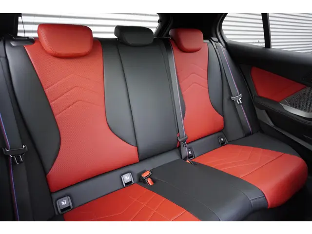 BMW 1 Serie 5-deurs 120 2025 Benzine 12