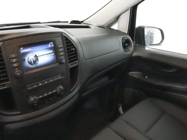 Mercedes-Benz Vito 114 CDI Lang 2023 Diesel 23