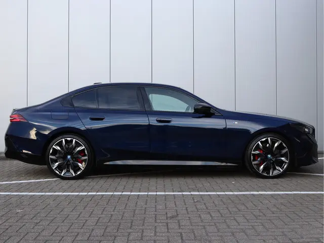 BMW i5 M60 xDrive 84 kWh 2023 Elektrisch 29