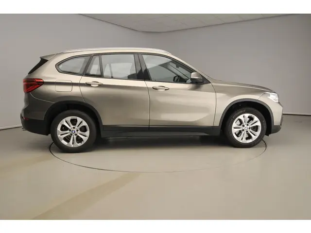 BMW X1 sDrive20i High Executive 2018 Benzine 4