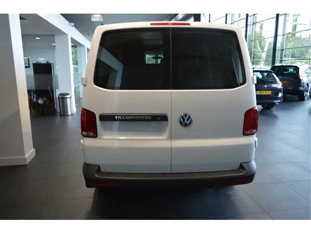 Volkswagen Transporter 2.0 TDI L2H1 28 150pk 2023 Diesel 8
